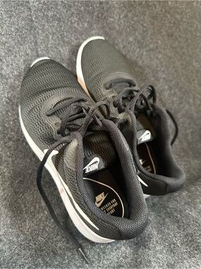 Nike Women's Tanjun Running Sneakers Black White Mesh Lace Up Shoes Size 8.5
